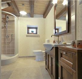 4 bedroom villa with pool near Svetvinčenat, Istria, sleeps 10